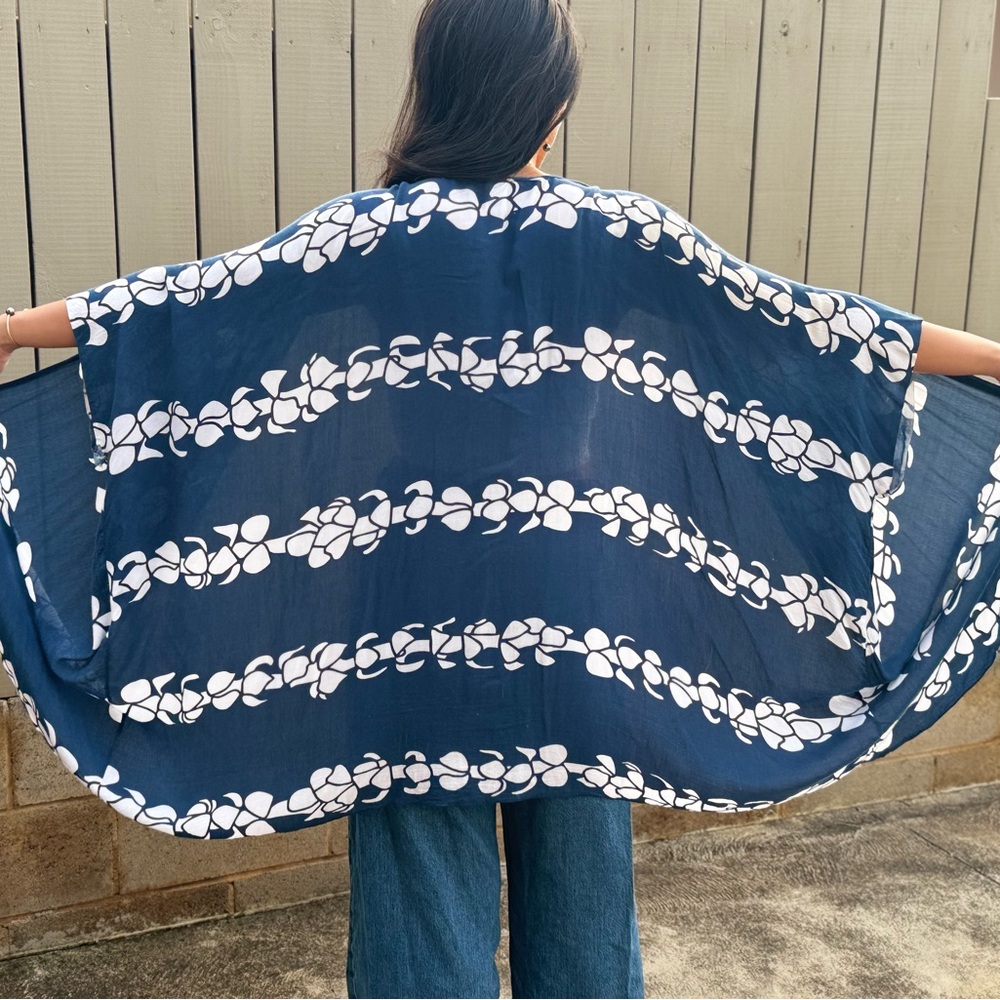 Blue and White Kimono Cardigan Puukenikeni Design - Picture 3 of 4